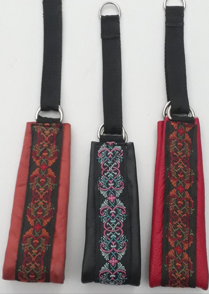 ½-kuristava leveä nahkapanta (ornamentti)