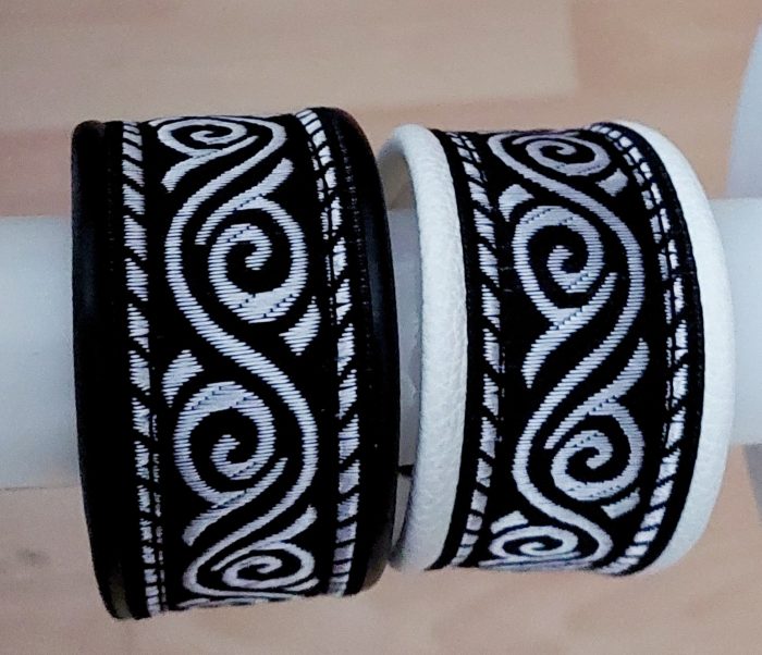 ½-kuristava nahkapanta leveä ornamentti