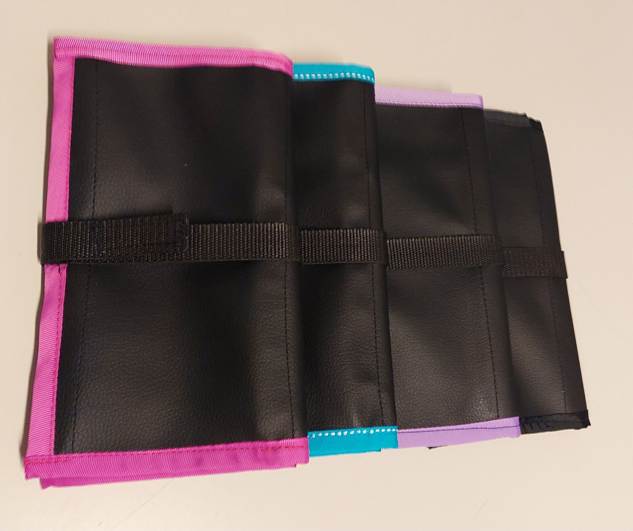 Näyttelytaluttimien säilytystaskut - Image 4